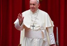 Critica papa Francisco que se escuche más a farmacéuticas que a personal sanitario que lucha contra COVID-19
