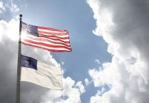 Cristianos podrían convertirse en minoría en Estados Unidos dentro de unas décadas bandera cristiana